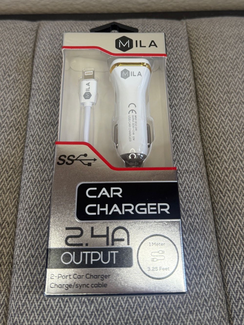 Car Charger Dual-Port With 2.4A Output With Lightning Cable in White - Picture 2 of 11